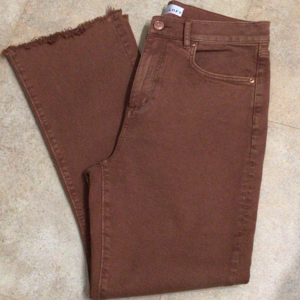 Cute pair of Loft high rise flare crop jeans size 28/6